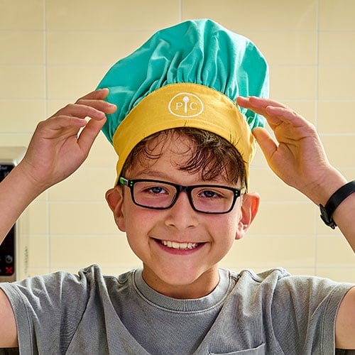 Kids Club Chef Hat and Oven Mitts - Image 4