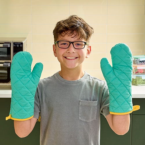Kids Club Chef Hat and Oven Mitts - Image 5